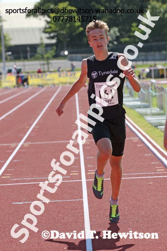 Under-15 boys 1500 metres. Photo: David T. Hewitson/Sports for All Pics